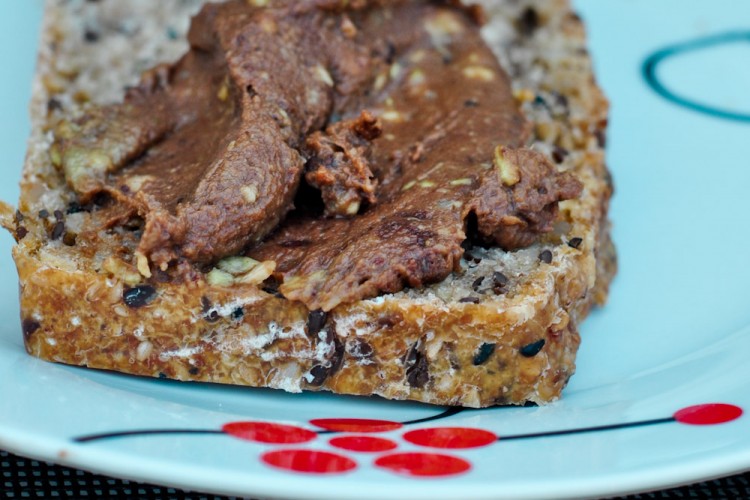 Krem do chleba: czekolada + orzechy + awokado